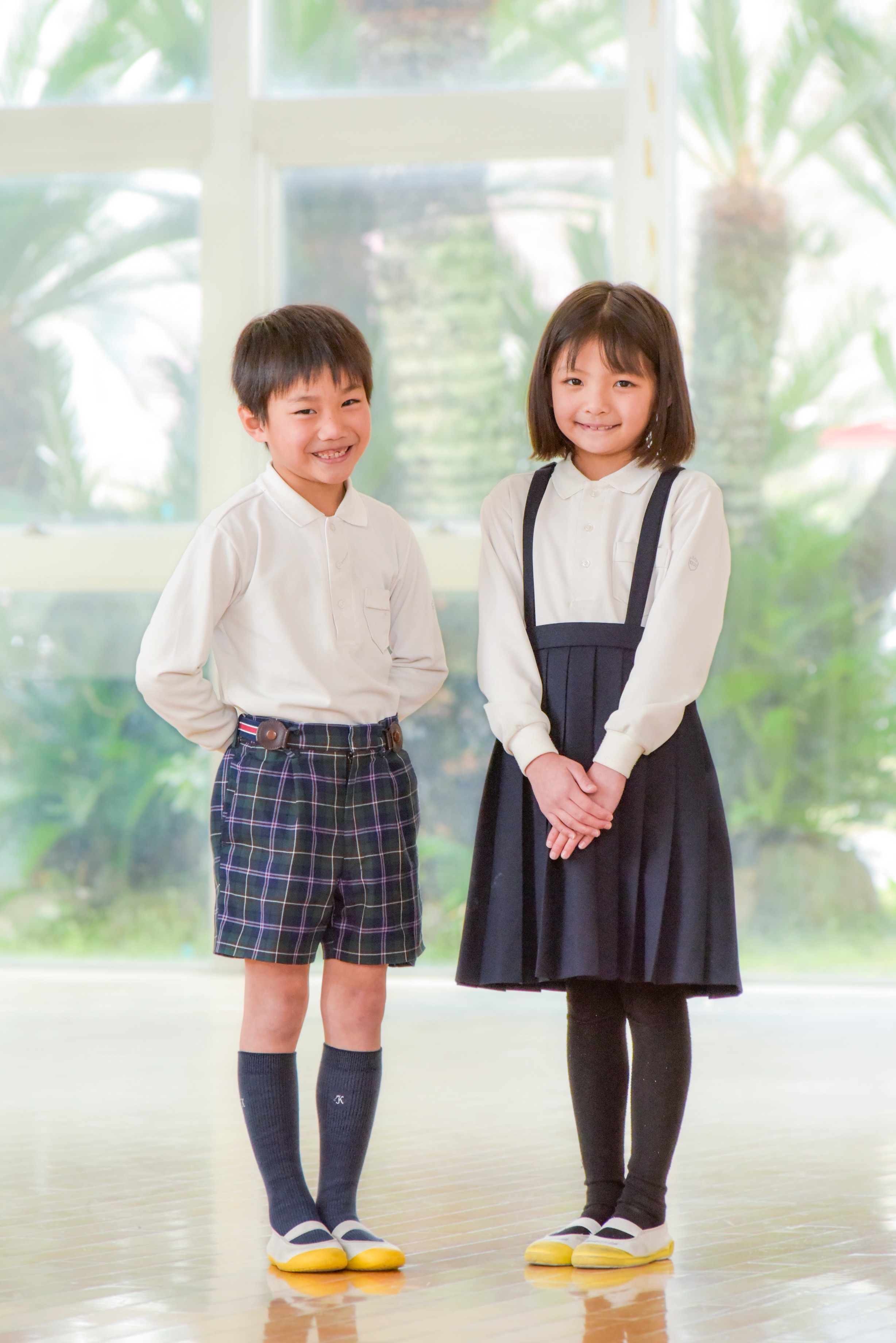中間服