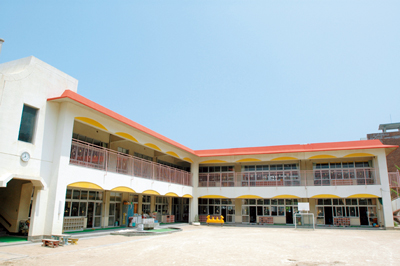 楽しい遊具がたくさんの園庭