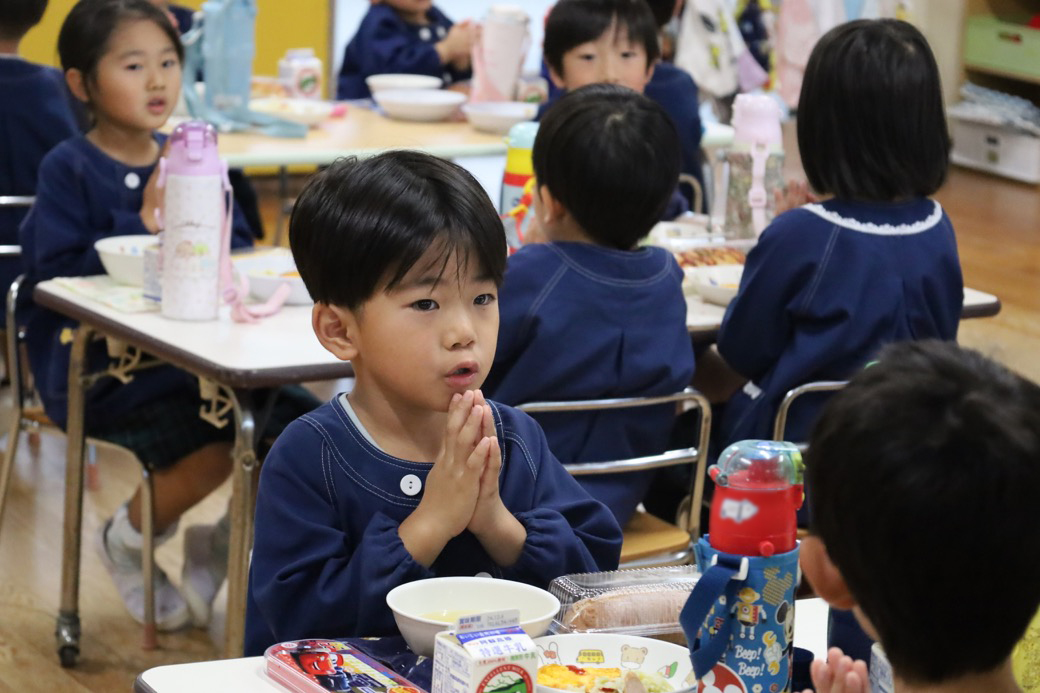 みんなで楽しく給食の時間